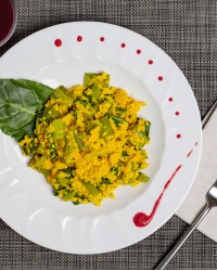 Quinoa saltata con cavolo cinese e curcuma