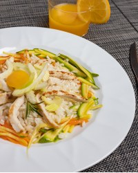 Riso affumicato pollo e verdurine